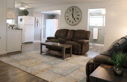 Bonnet Shores House | Reduced Price, Inviting outdoor spaces, A/C Walk to Kelly Beach
