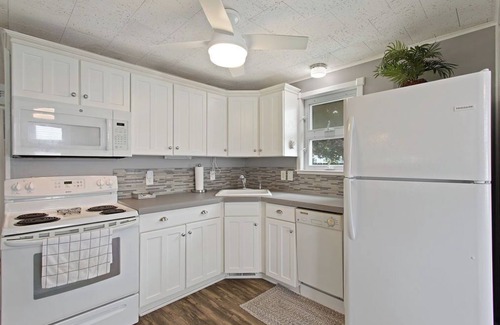 Bonnet Shores House | Reduced Price, Inviting outdoor spaces, A/C Walk to Kelly Beach