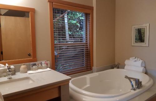 Ucluelet Bed & Breakfast | Reef Point Oceanfront Bed and Breakfast