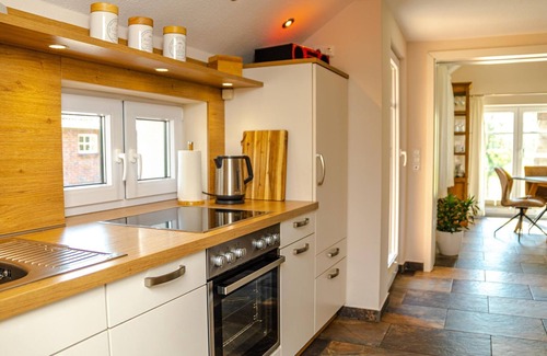 Sudbrookmerland House | Reetdach Ostfriesenhaus - Appartement/fewo, Dusche, WC, 3 Schlafräume