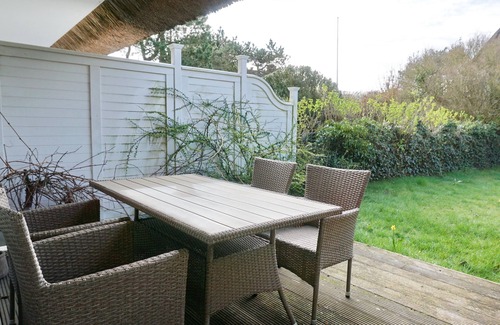 Keitum Apartment | Reetgedecktes Mittelhausteil am Ortseingang von Keitum