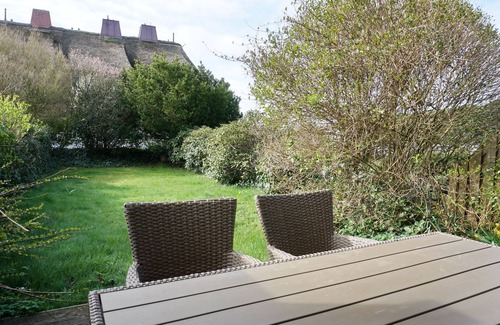 Keitum Apartment | Reetgedecktes Mittelhausteil am Ortseingang von Keitum