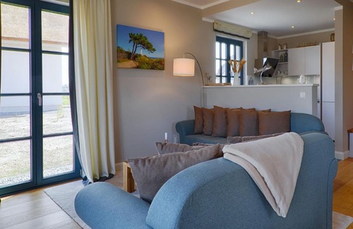 Dranske House | Reetland am Meer - Premium Reetdachvilla mit 3 Schlafzimmern, Sauna und Kamin F26