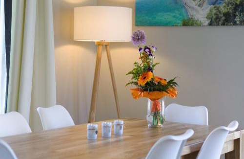 Dranske House | Reetland am Meer - Premium Reetdachvilla mit 3 Schlafzimmern, Sauna und Kamin F26