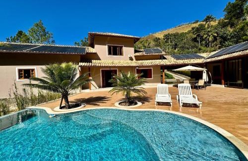 Olaria House | Refúgio em Lumiar: Piscina Aquecida, Área Gourmet e Rio Privado