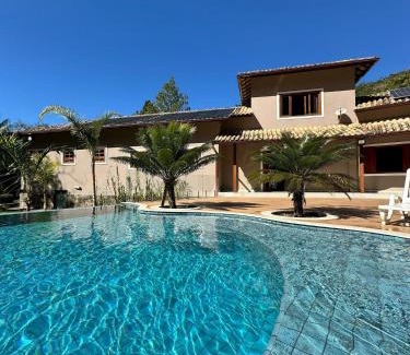 Olaria House | Refúgio em Lumiar: Piscina Aquecida, Área Gourmet e Rio Privado