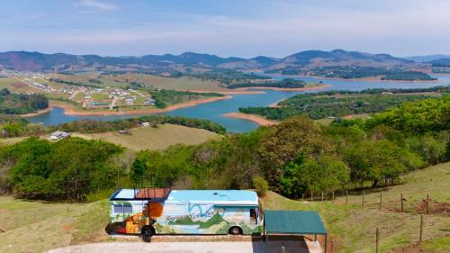 Joanopolis House | Refúgio estelar com vista para represa