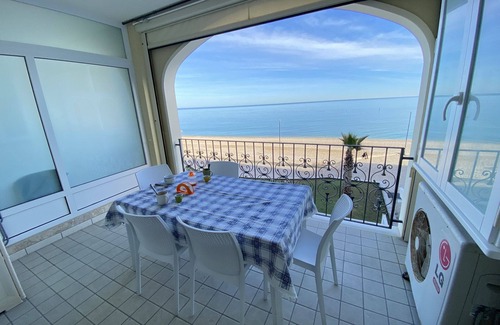 Villa Musone Apartment | Ref 32 Summer rental – Seafront two bedroom apartment