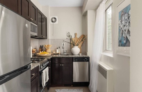 Radnor - Fort Myer Heights Apartment | Refined 2BR King Suite | Gym + Lounge