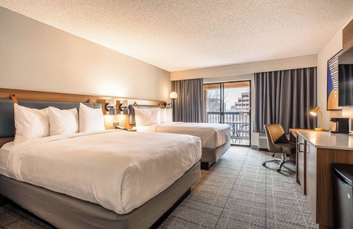 Richardson Hotel | Refreshing Pool Stay Near UTD | Gym, Swimming Pool & Pet-Friendly