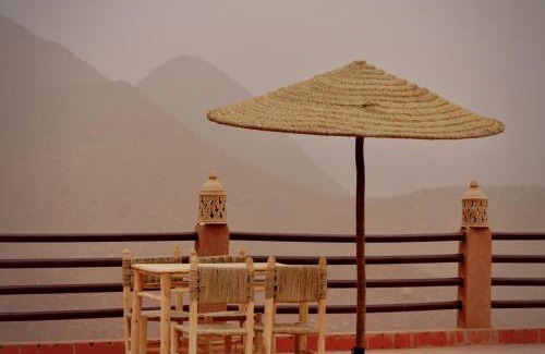 Sti Fadma House | Refuge Comfort and Rustic Charm