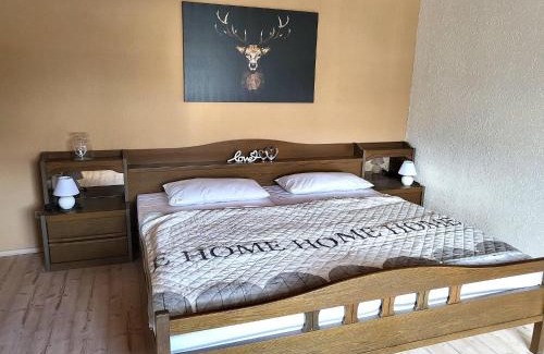 Pracht Apartment | Regal Apartment in Pracht with Garden and Grill