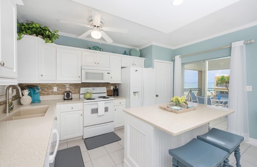 Seven Mile Beach Condo | Regal Beach Club #122: 2BR Ocean View Condo on 7 Mile Beach w/Pools & Tennis