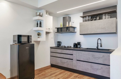 Cisano Apartment | Regarda - Emerald apartment near the beach with pool