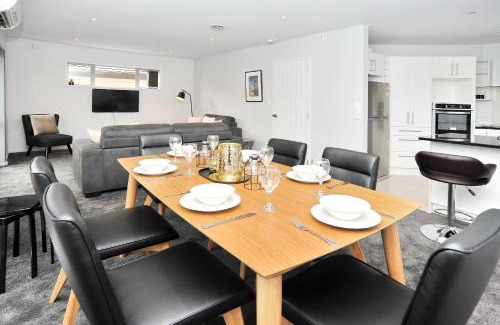 Riccarton House | Regents 94A - Christchurch Holiday Homes