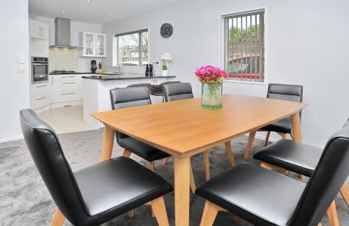 Riccarton House | Regents 94A - Christchurch Holiday Homes