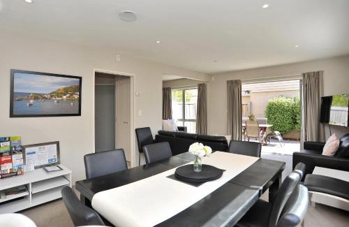 Riccarton House | Regents 94B - Christchurch Holiday Homes