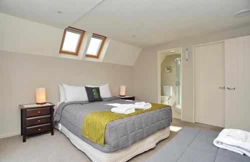 Riccarton House | Regents 94B - Christchurch Holiday Homes