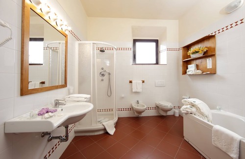 Radda in Chianti Hotel | Relais Vignale & Spa