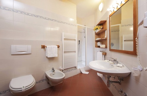 Radda in Chianti Hotel | Relais Vignale & Spa