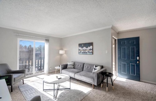 Midland House | Relating 1 BR Suite and Fitness Center