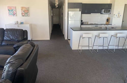 North Beach House | Relax and enjoy the beach air. 2 mins walk to the beach.