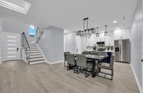 Pharr House | Relax and Unwind in this Modern Spacious Townhome