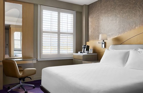 Pasadena Hotel | Relax and Unwind! Pet-Friendly Property, Onsite Pool, Close to Alhambra Park