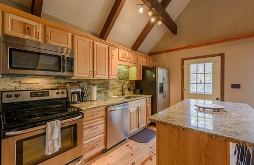 Beech Mountain Cabin | Relax at the Read Retreat-ready to host families all 4 seasons