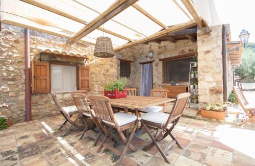 Sant'Ambrogio Villa | Relax at the Swimming Pool by Wonderful Italy