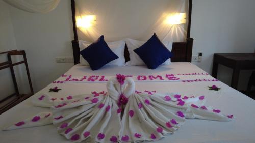 Pottuvil Division 2 Hotel | Relax Beach Arugambay