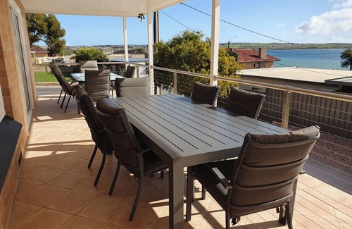 Ripon House | Relax by the Bay – Your Coastal Home Away From Home