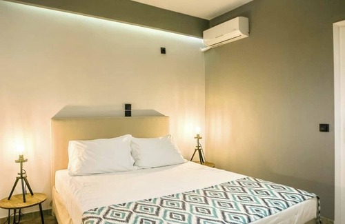 Gavrio House | Relax in Style at the Grand Villa –few Steps from St. Peter’s Beach, Andros