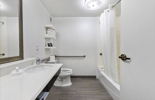 East Texas Hotel | Relax in Style in 2 Rooms Near Trexler Nature Preserve - Fun Outdoor Adventure!