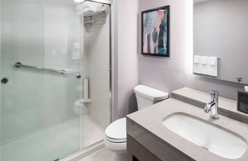 Tempe Hotel | Relax in Tempe – Pool, Gym & Views, Steps to Mill Ave, Botanical Garden, & Shops