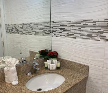 North Babylon Hotel | Relax Inn North Babylon