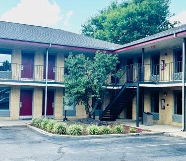 Rockingham Hotel | RELAX INN