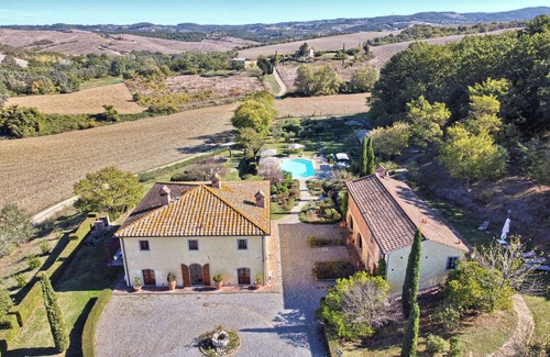 Peccioli Villa | Relax & rejuvenate in this lux countryside villa!
