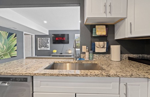 Castle Rock House | Relax & Unwind: Hot Tub/Pool, King Beds, Steam Shower, Sleeps 8, Great Location!