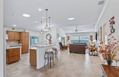 Fruitland Park Villa | Relax & Unwind in This Charming 3/2 Courtyard Villa in Pine Ridge!
