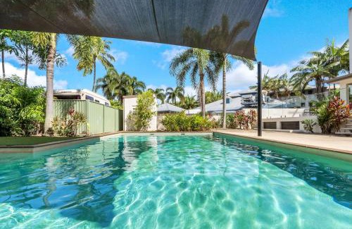 Cairns North Apartment | Relaxed Coastal Charm - A Stylish Resort-style Haven