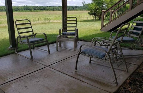 Bolingbrook House | Relaxing 2 Bdrm Guest Suite w/Kit. & Pvt. Entry
