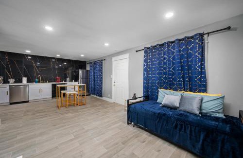 Houston Heights Apartment | Relaxing 2BR Haven in Heights with Pool and Free Parking