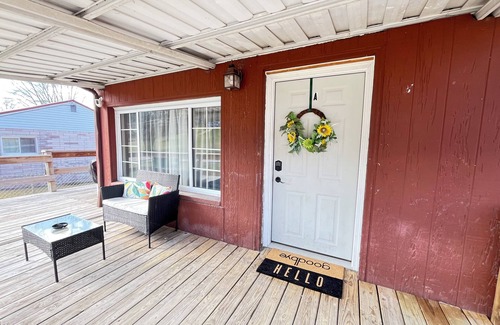 Cross Lanes Apartment | Relaxing 3-bedroom apartment with WiFi, AC in Crosslanes.
