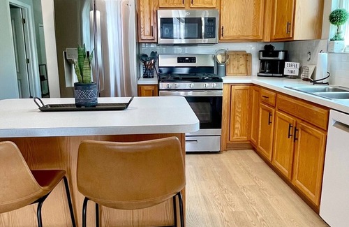 Lakeview Village House | Relaxing 3BED 2BATH POOL Home w. Pond View & HOT TUB