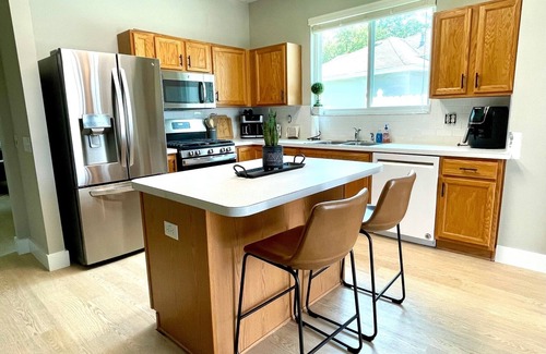 Lakeview Village House | Relaxing 3BED 2BATH POOL Home w. Pond View & HOT TUB