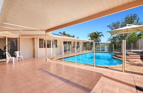 Robina House | Relaxing 4BR Robina Escape with Parking & Pool