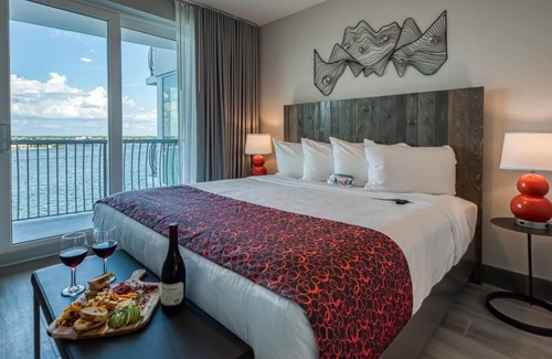 Treasure Island Hotel | Relaxing Beachfront Suite with Sunset Views | Pool, Full Kitchen & Balcony!