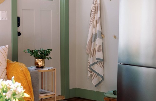 Shawnigan Lake Cabin | Relaxing Cabin Retreat in Shawnigan Lake & Pet Friendly!