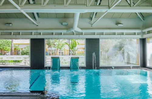 Crevillente House | Relaxing Cabin with Kitchen & Patio! 3 Pools, Pets Allowed and Free Parking!